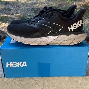 Hoka women’s Arahi 5 Shoes sz 9.5 B